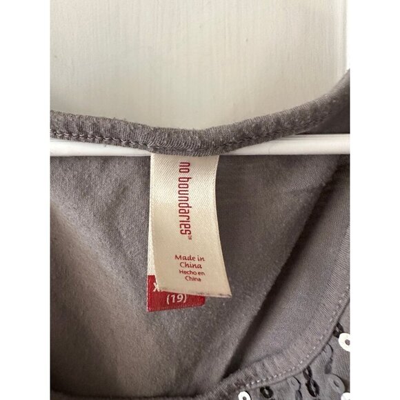 No boundaries women’s size 2X – large grey sequin blouse - Picture 5 of 8